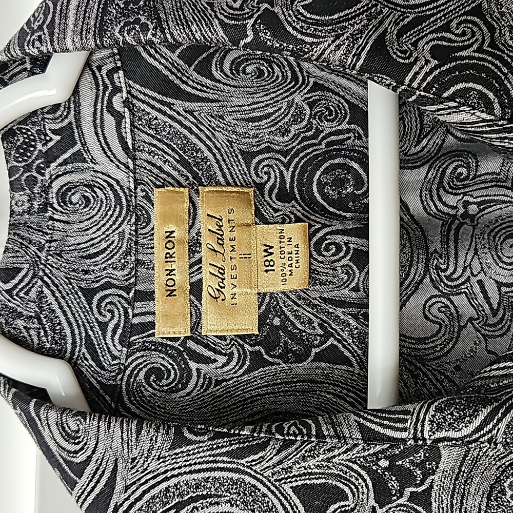 Black Paisley Button-Front Blouse - Picture 2 of 4